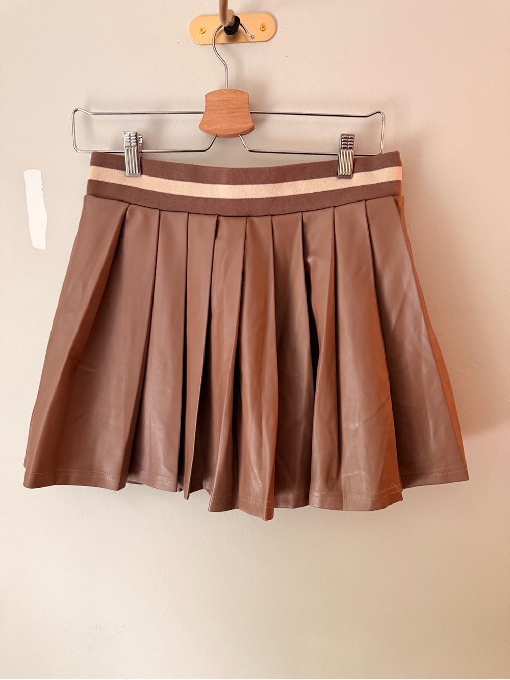 Pleated Faux Leather Mini Skirt in Brown